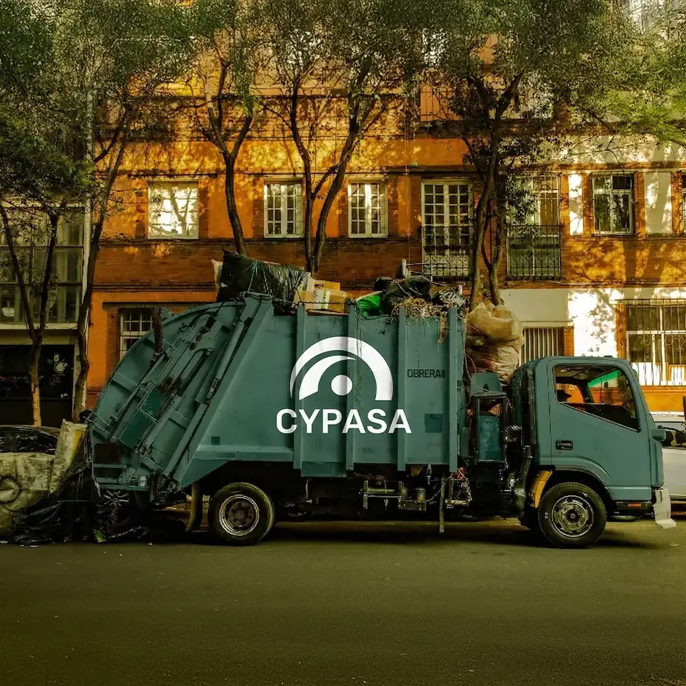 Unidad de recolección de CYPASA con la nueva identidad de marca aplicada.